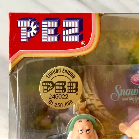 PEZ•NIB•Sealed•Snow White and the 7 Dwarfs•Collector’s Series•Storybook Incl.📖 - Picture 6 of 12